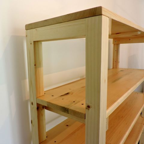 Rafturi depozitare pentru beci