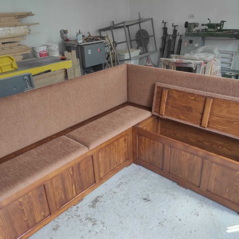 Colţar bucătărie din lemn