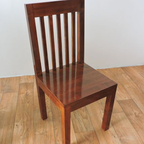 Scaun din lemn cu spătar