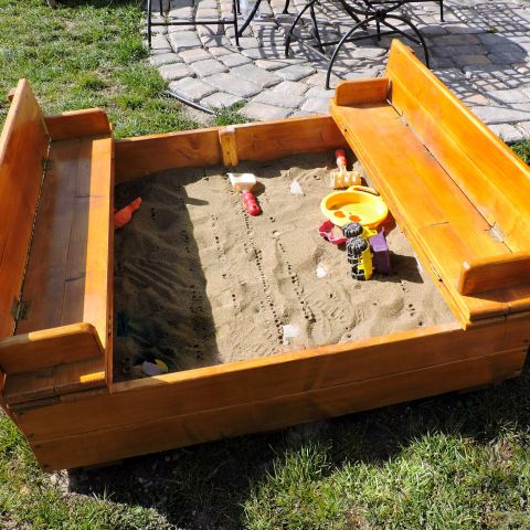Ladă de nisip din lemn cu băncuţe