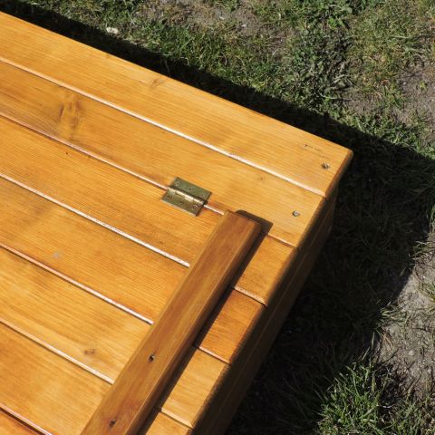 Ladă de nisip din lemn cu băncuţe