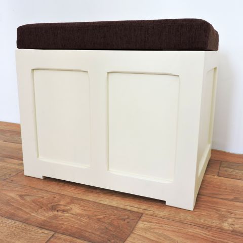 Banchetă mică cu spaţiu de depozitare