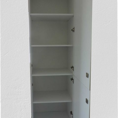 Dulap soldat cu rafturi