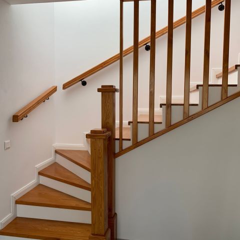 Scări interioare executate la comandă