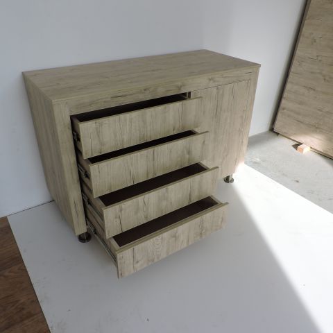 Comodă cu sertare si uşă