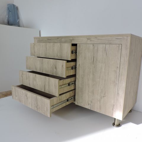 Comodă cu sertare si uşă