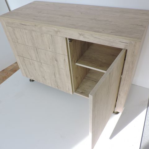 Comodă cu sertare si uşă