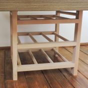 Măsuţă cu rastel pentru sticle