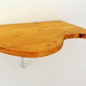 Poliţă decorativă cu o consoală