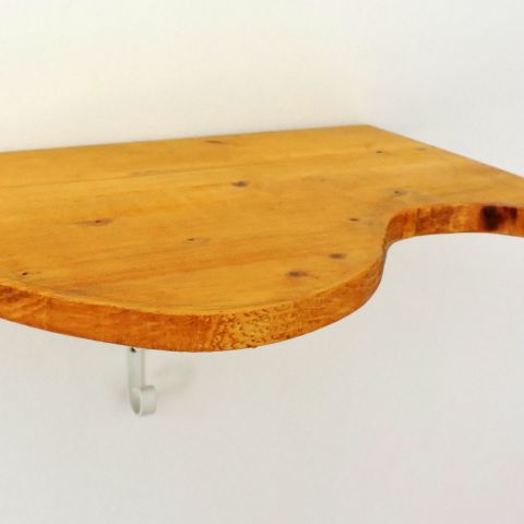 Poliţă decorativă cu o consoală