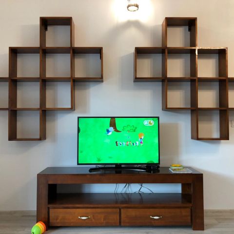 Raft de perete suspendat