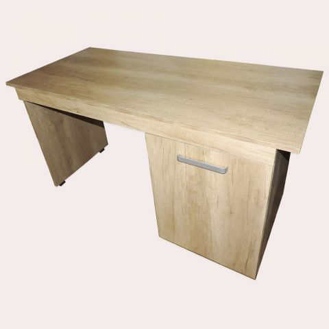 Birou calculator cu uşă